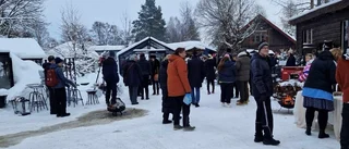 Välbesökt marknad i handelsträdgården