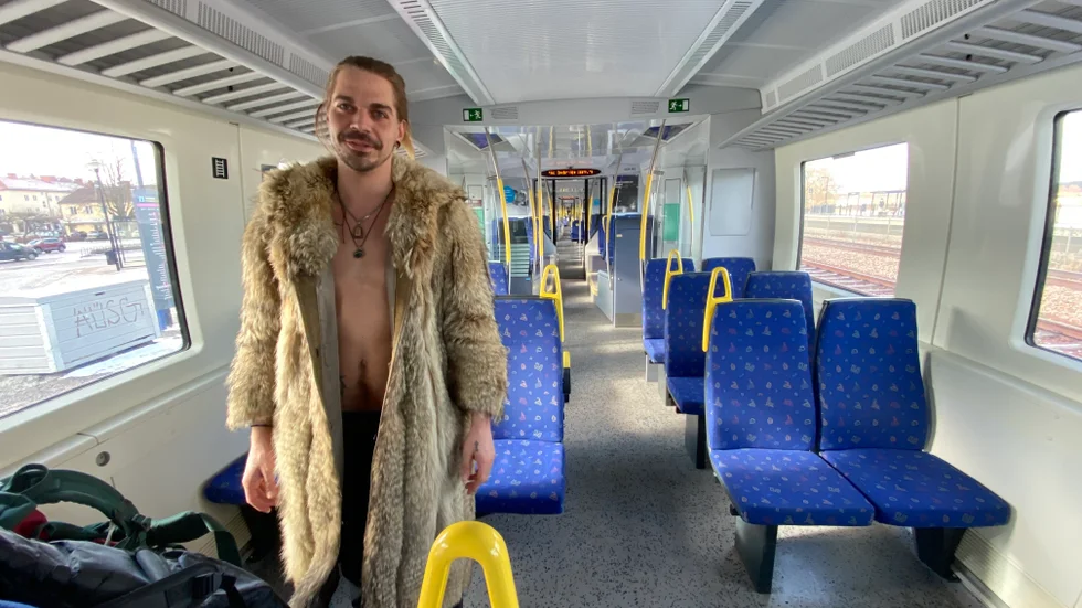 Gnestabördiga Karl Tjärner, 34, tog rejäl marginal i dag för att inte missa Göteborgståget från Södertälje. "Jag pendlade till ett jobb i Rissne förut och blev av med det för att jag kom för sent så ofta", säger han.