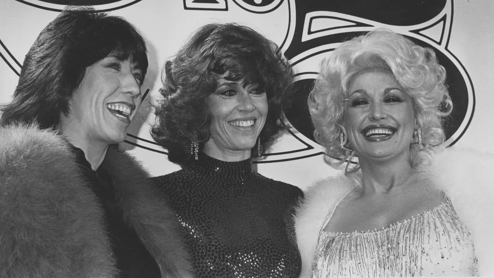 I filmen hade Lily Tomlin, Jane Fonda och Dolly Parton huvudrollerna. Vilka som gör deras roller i musikalversionen på Uppsala stadsteater är inte känt.
