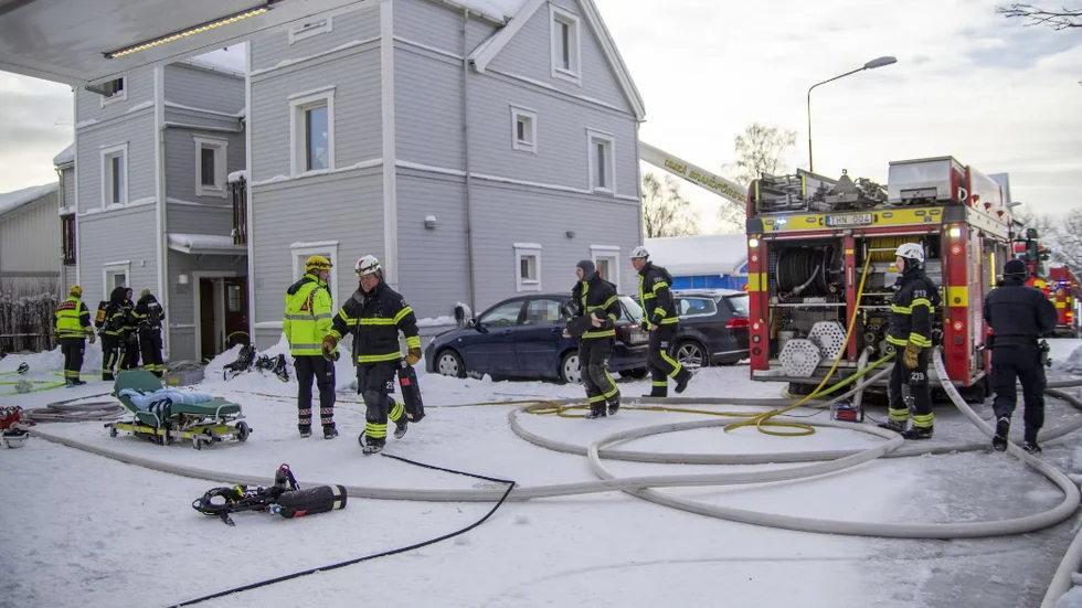 På lördagen var det stort pådrag vid platsen.