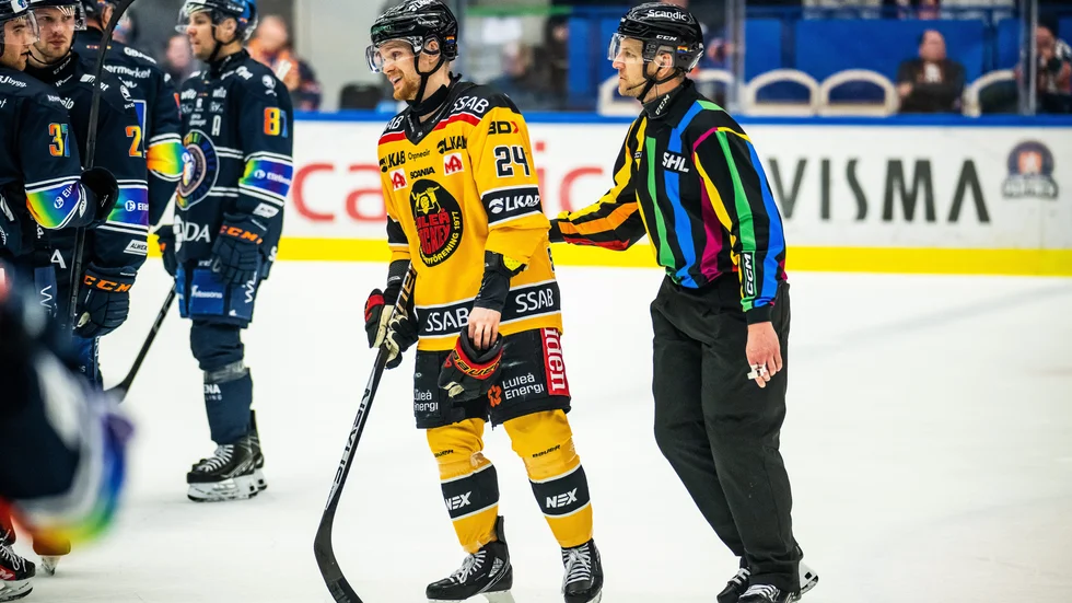 Brendan Shinnimin fick matchstraff i bortamötet mot Växjö.