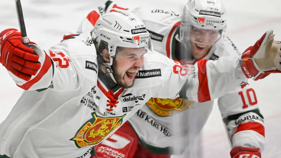 Moras Måns Carlsson jublar efter att ha satt segermålet.