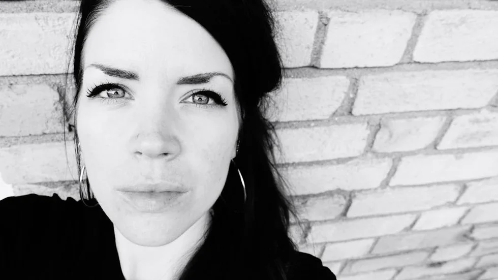 Malin Brudell från Luleå körar bakom Kent under bandets avskedsturné.