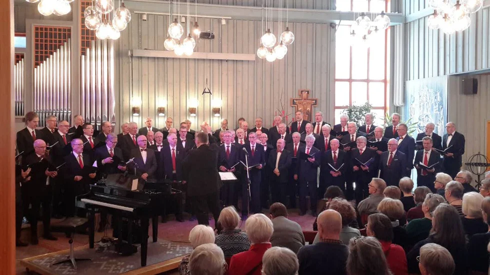 Manskörer från Skellefteå  och Bureå besökte Luleå-Gammelstads manskör och bjöd tillsammans på en strålande vårkonsert.