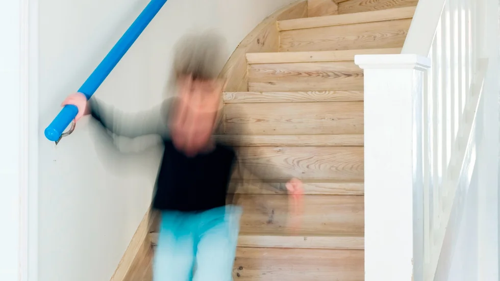 Kombinationen barn och ledstång i trappa visade sig bli mer dramatiskt än nödvändigt hemma hos krönikören.