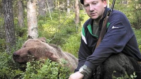 Conny Enberg, Brännberg, sköt björn i Långsjön.