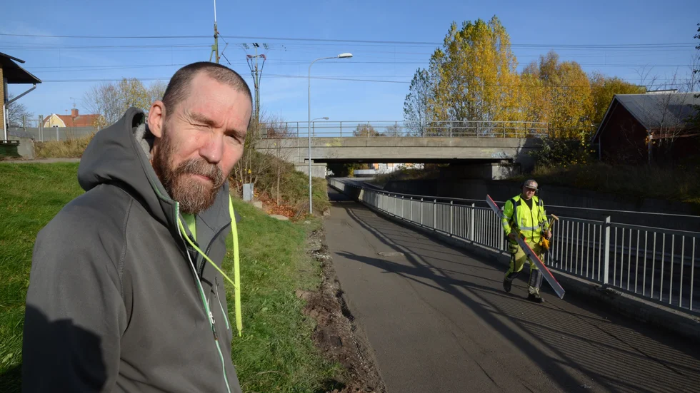 "Jag företräder dem som bor här, inte dem som vill flytta hit." Exmilitären och MP-politikern Johan Lexell varnar för att Mariefredsvägen under järnvägen är en oacceptabelt farlig flaskhals för Gnestaborna.