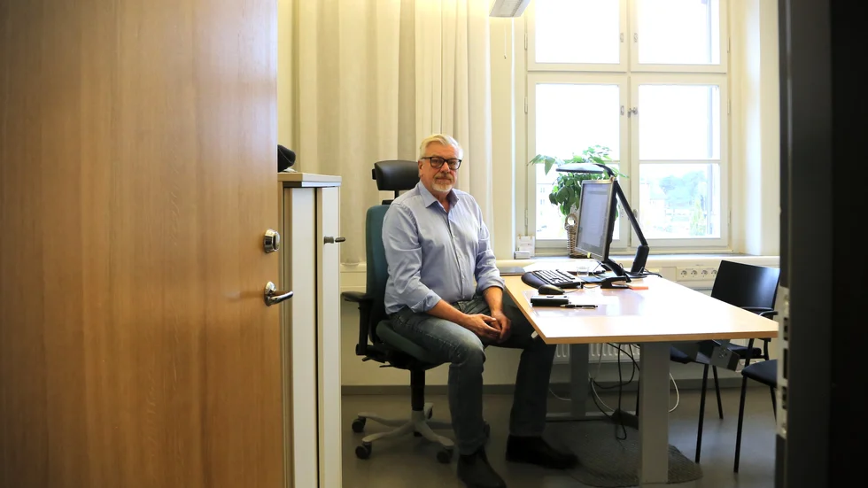"Det är häftigt att se en person bli mer rakryggad och få koll på sin ekonomi, de flesta som söker hjälp vill verkligen få till en förändring" säger Christer Lindström, budget- och skuldrådgivare vid Enköpings kommun.