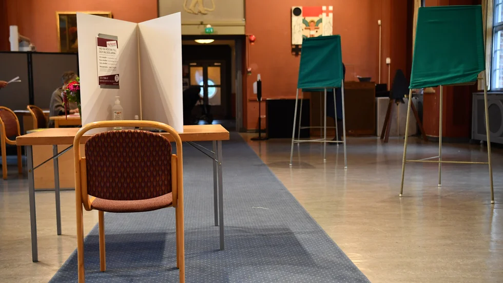 Det går att påstå att Jesus också var politiker, och på det sättet rättfärdiga kyrkopolitik, skriver Lisa M Granberg. (Bild från en kyrkovalslokal)