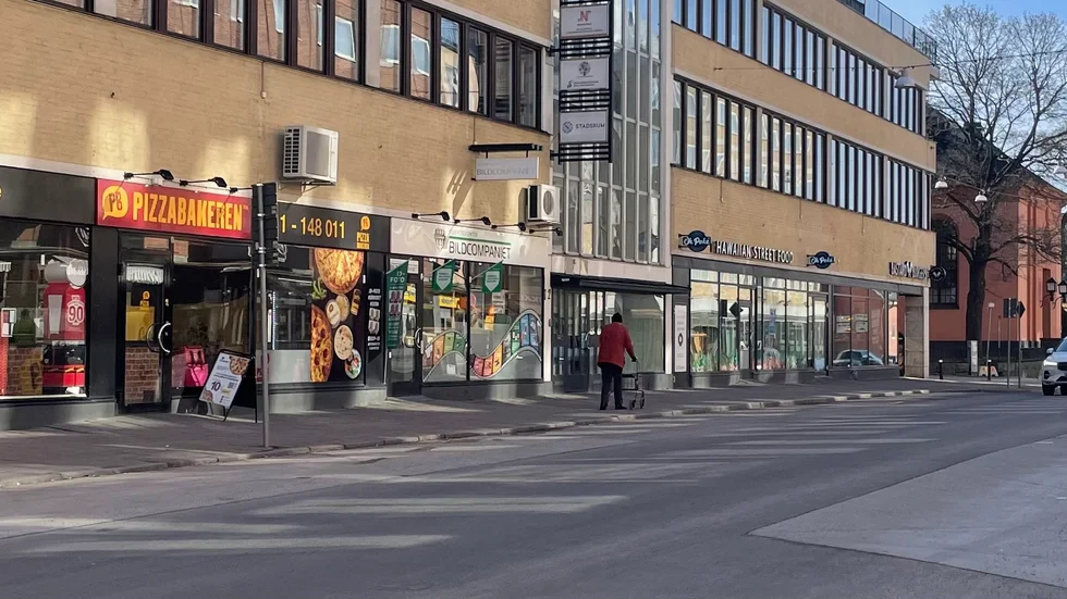 Här på Repslagaregatan krossade mannen ett stort skyltfönster.