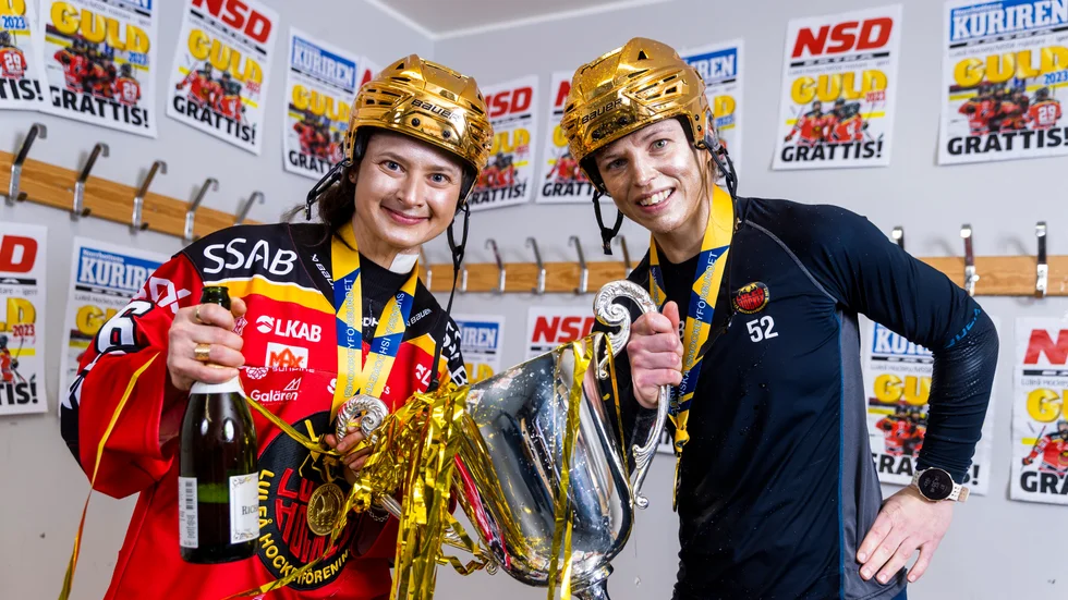 Guldmålning av Svenska mästarna 2023 Jenni Hiirikoski och Sara Grahn, Luleå Hockey MSSK