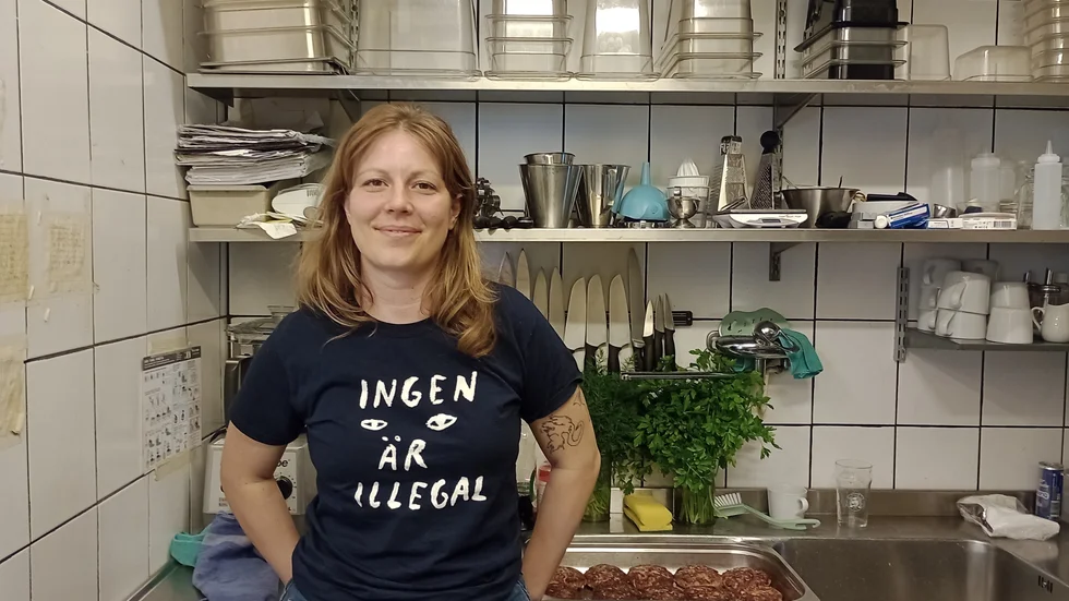 Elina Pahnke, 33 år, är född och uppväxt i Uppsala och författare till boken “Alla ska äta” som undersöker olika aspekter av hunger.