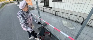 Betongblock lossade från balkong – rasade ned i cykelställ