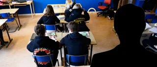 Lärare riskerar varning • Elever vittnar om ett skrev i ansiktet