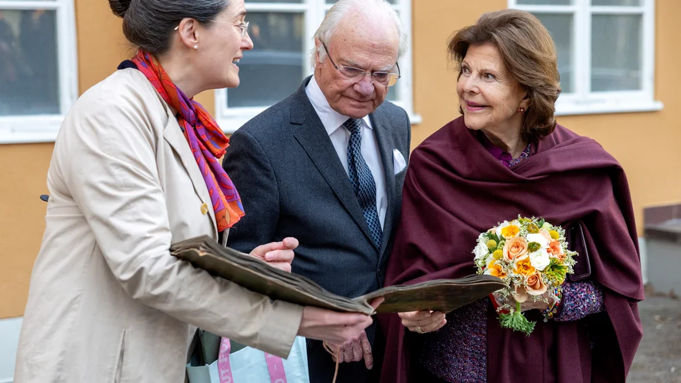 Kung Carl Gustaf och drottning Silvia i samband med ett besök i Sigtuna. Arkivbild.