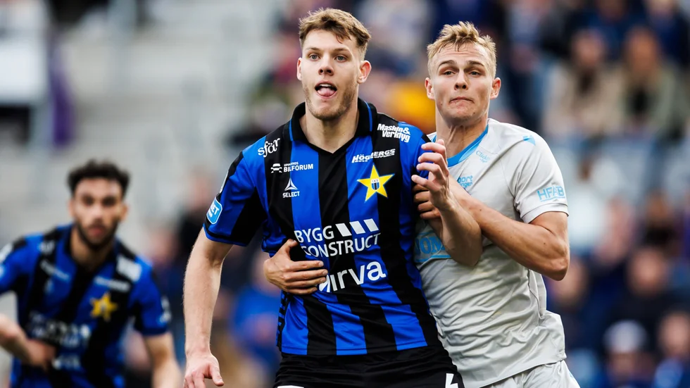 Tobias Ankers (t v) Sirius möter Degerfors. Här är han mot Halmstad hemma senast.