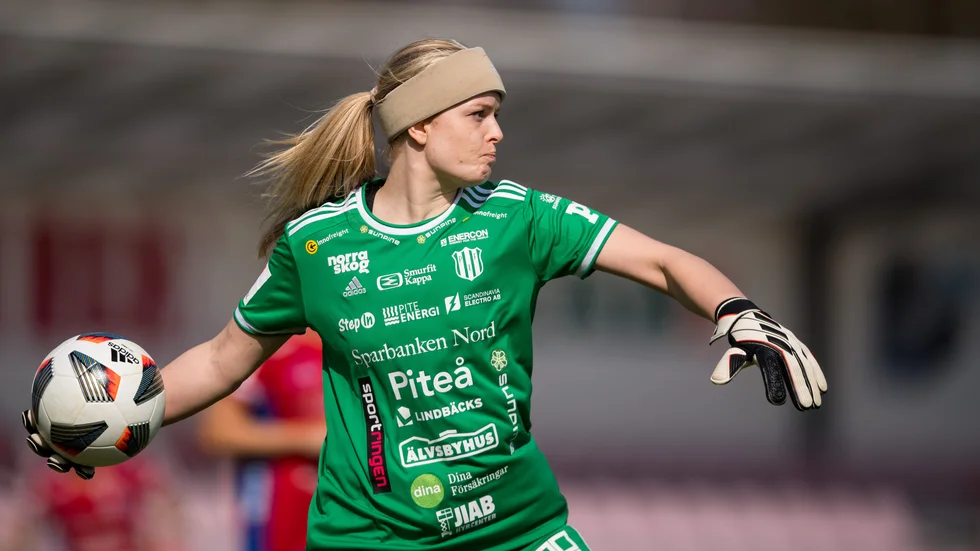 Guro Pettersen spelade i Piteå 2020 och 2021 och gjorde bland annat ett spektakulärt mål från egen planhalva. Nu lägger hon av med fotbollen vid 33 års ålder.