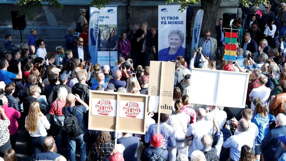 Tappar väljare.
Men det ser ut att bli jämt mellan de två blocken i det norska stortingsvalet.