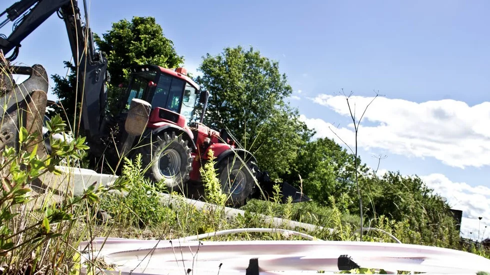 Motala kommun gräver fiber till kommunala verksamhet i Fågelsta.