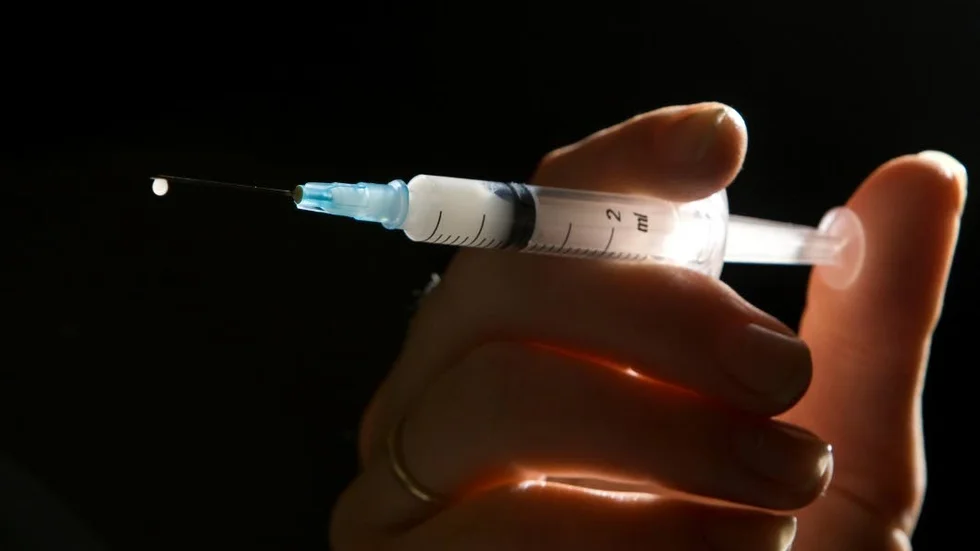 Vaccin. Att inte vaccinera sina barn innebär stora risker.