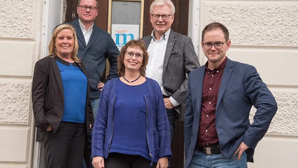 M&KD-alliansen är namnet på oppositionen i Region Kalmar län. Under tisdagen presenterade de sin budget för regionen. Från vänster: Malin Sjölander (M), Carl Dahlin (M), Gudrun Brunegård (KD), Anders Andersson (KD), Pär-Gustav Johansson (M).