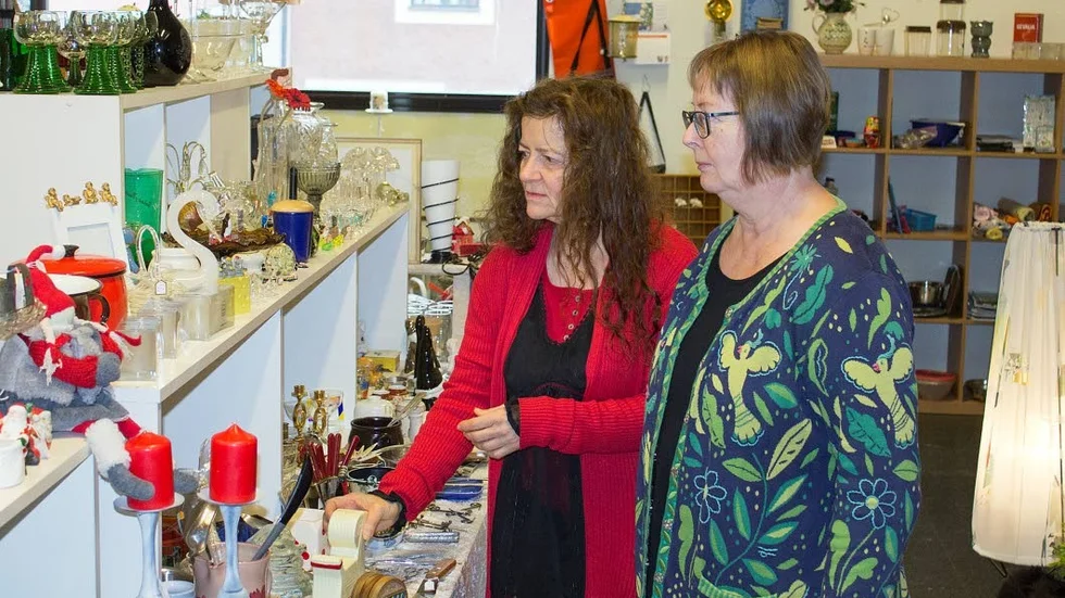 Bekymrade. Bettan Rylander, Anette Ivarsson och övriga på loppiset i Cityhuset saknar butikslokal efter sista november.