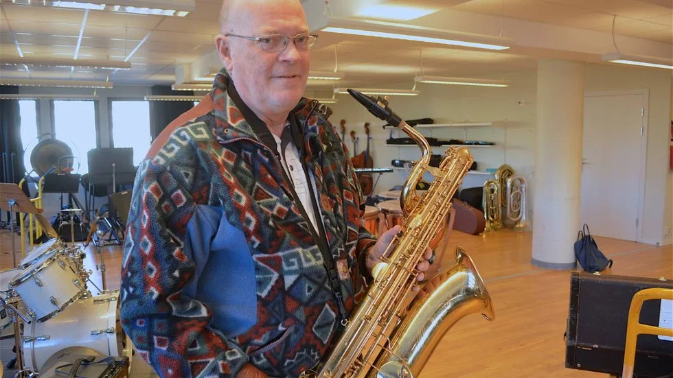 Barytonsax. Torbjörn Svensson började spela i Motala Storband när han var 22 år och har varit med från starten. Nyligen firade orkestern med jubileumskonsert i Motala Convention Center/Folkets hus.