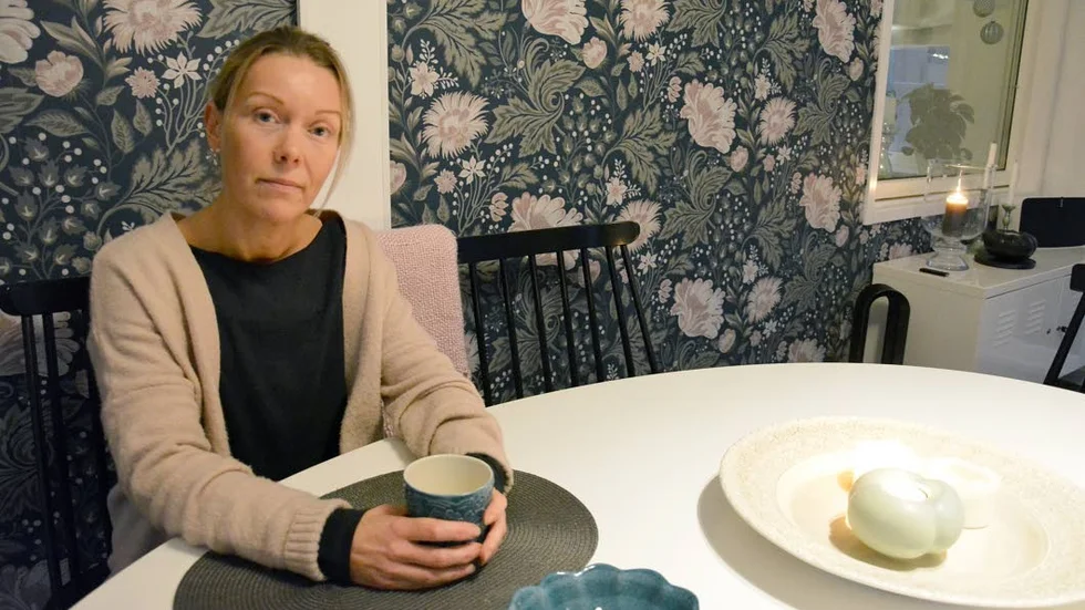 Therese Ringdahl Nilsson hade hoppats att hennes mormor skulle få lite mer social gemenskap efter att ha flyttat till ett äldreboende, men i stället ligger hon ensam i sin säng eftersom personalen inte har tid.