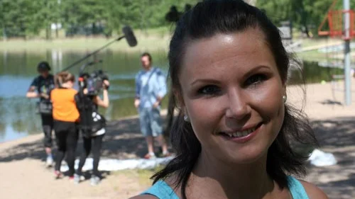 Ensam mamma som söker - Jennifer Florin som är en av de tre mammor som ska vara med i höstens omgång av TV-programmet ser hela projketet och uppståndelsen som en kul grej. "Det blir som det blir..", säger hon när de två första inspelningsdagarna går mot sitt slut vid Nossen i Vimmerby.