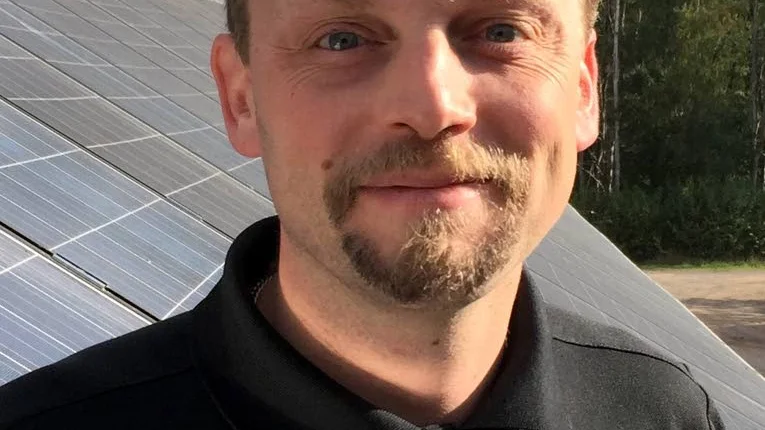 Forskare. Andreas Molin, CEO på PPAM Solkraft i Ljungsbro, forskar kring hur husytor ska kunna generera el.