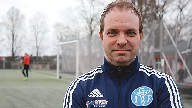 Stefan Gustavsson fortsätter som tränare i Gunnebo. Nästa säsong leder han laget i en nystart i division sex.