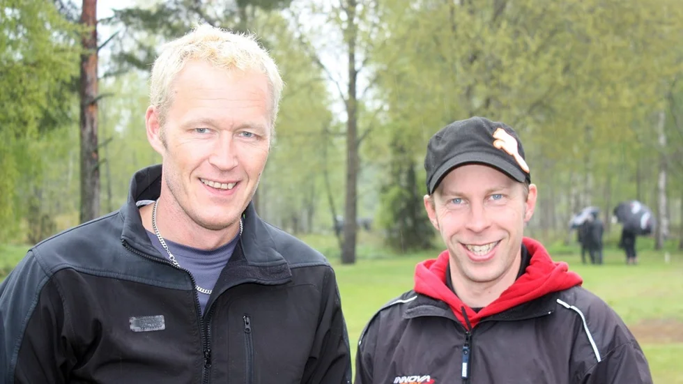 Jonas Hälleblad vann på nationella touren på hemmaplan. Han fick med sig klubbkompisen Anders Swärd på prispallen. Foto: Mikael Kindman