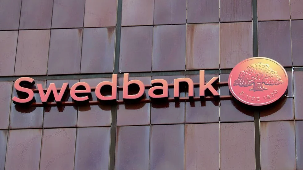 Do-anmälan. En ung nysvensk kvinna nekades internetbank då bankpersonalen ansåg att hennes språkkunskaper var bristfälliga.