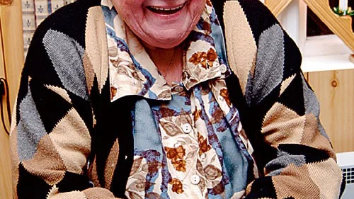 Ruth Larsson är minst sagt veteran när det gäller att besöka julfesterna i Dabbetorp, Ruth har nämligen inte missat en enda julfest sedan 1946...