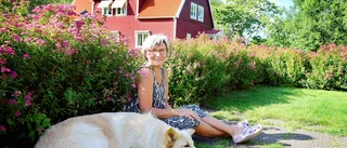 EN UPPLEVELSE BORTOM TID OCH RUM