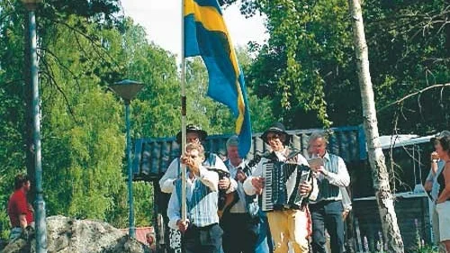 Nu kan det vara slutdansat i Virserum på midsommar om inte den lokala IOGT-NTO föreningen får hjälp av ortsborna.