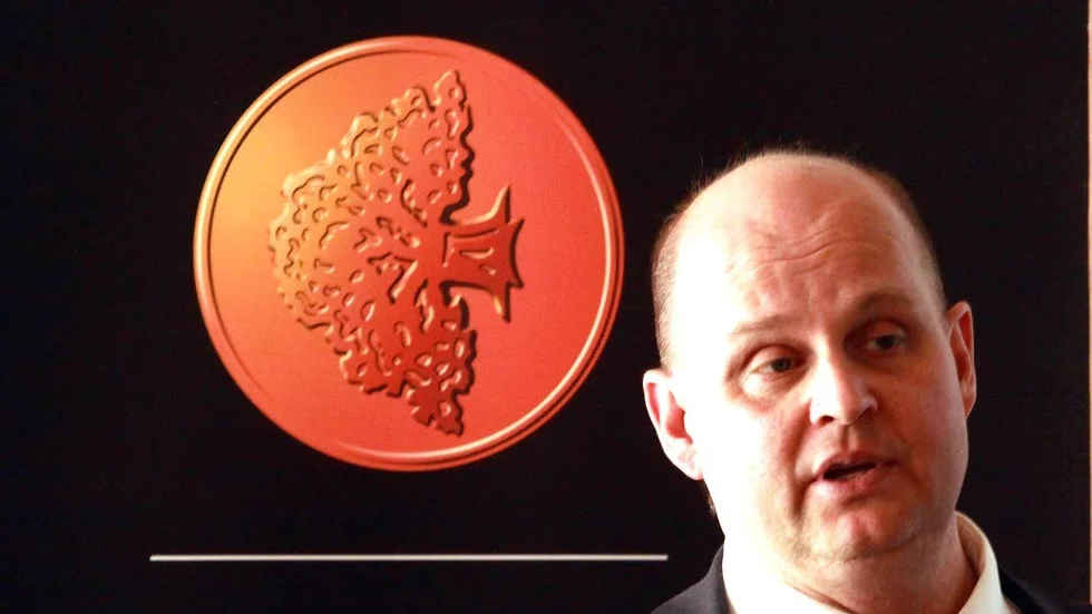 Från och med årsskiftet betalar Kinda-Ydre sparbanks kunder som använder internetbanken för betalningar 175 kronor i årsavgift för tjänsten. "Mer rättvist system", menar vd Johan Widerström.