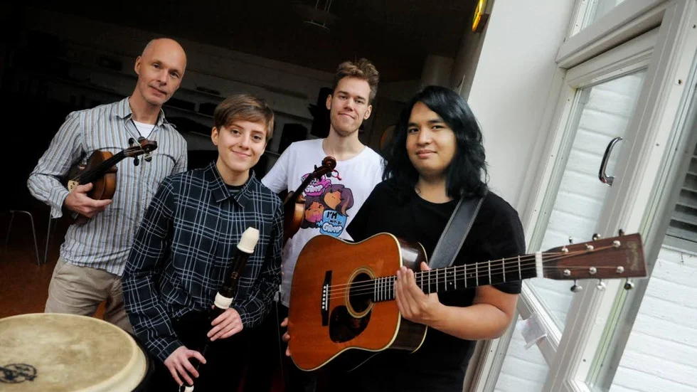 Musikkväll. Folkmusikeleverna Jörgen Bergström, Elin Andersson, Oskar Ankarloo och Karl-Lukas Otell bjuder in till Gamleby kulturhus på fredag.