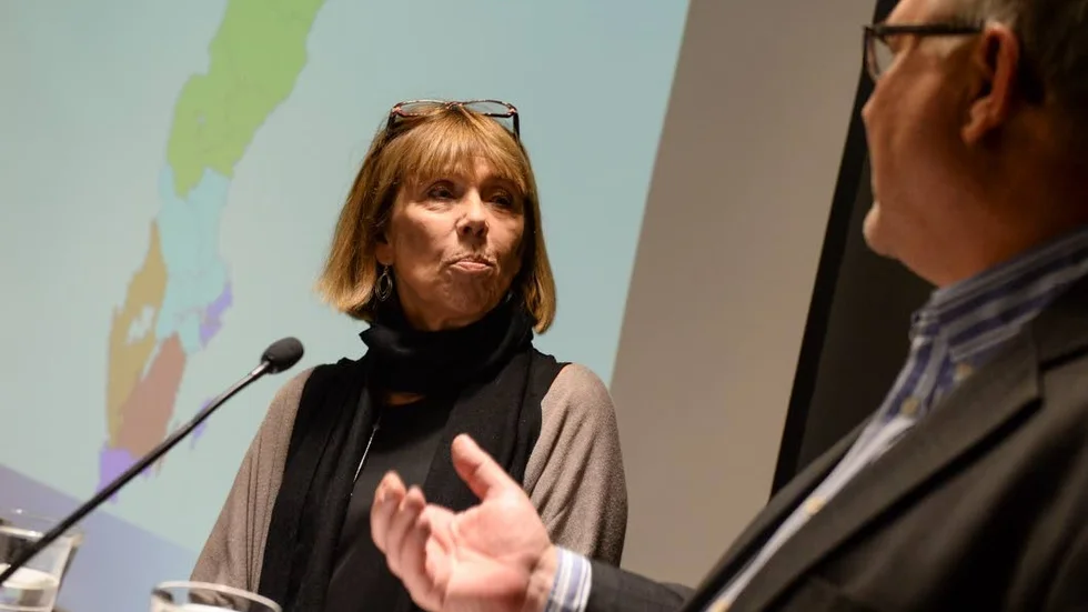 Ny regionindelning.
Utredarna Barbro Holmbergs och Kent Johanssons förslag havererade i riksdagen