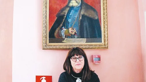 Biskopen vakar över sin medarbetare Charlotte Franzén.