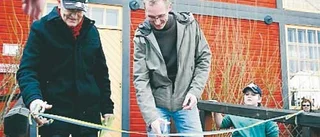 Speedwaystjärnor klippte bandet