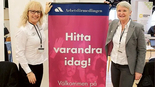 Ann-Katrin Gass och Marianne Askholm från Arbetsförmedlingen fanns dels på plats för att ge information och svara på frågor, men också för att marknadsföra lediga tjänster. - Vi är inne i en stor rekryteringsprocess just nu, säger Ann-Katrin Gass.