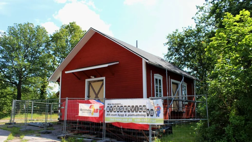 Idag är reparationen av godsmagasinet i Ankarsrum nästan helt färdigt.
