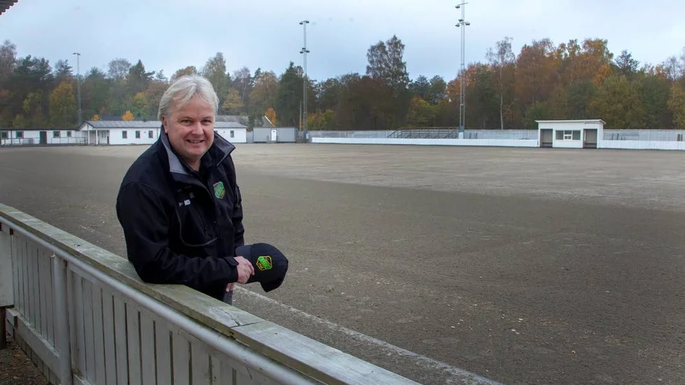 Lars-Johan Svanström, ordförande Frillesås framför den isfria Sjöaremossen.