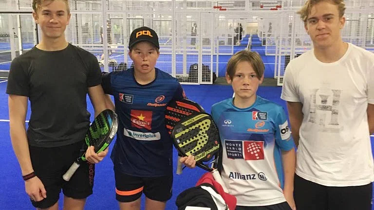 Västerviks Sander Skaro, Henning Linderberg, Isaac Wiman och Eric Billberg tävlade i Spånga.