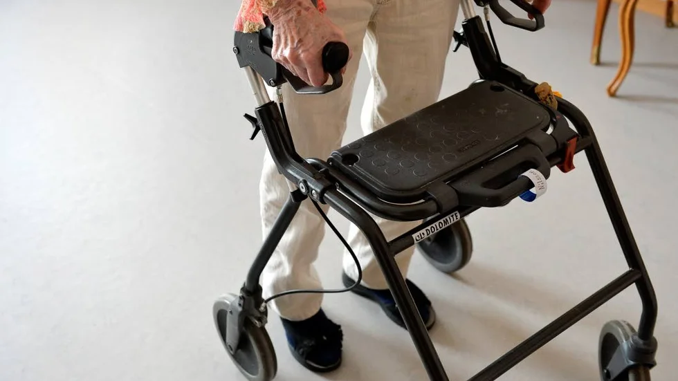 "För oss är det viktigt att de äldre har ekonomiska förutsättningar att kunna leva ett gott liv. Därför måste den pensionärsskatt som alliansen införde tas bort" skriver dagens debattör.