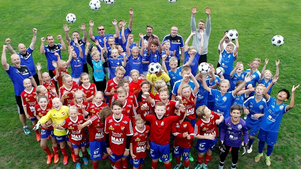 Cupäventyr. Väntar hela gänget. LSW, IFK och Boren har alla lag med när Habo-cup spelas.