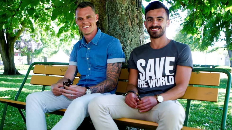 Erik Moberg och Liridon Silka är hemma och kollar hur det går för Maif.