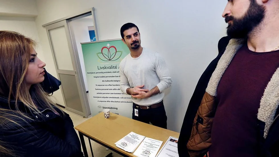 Kontakter knöts när Jack och Ellen Moussa stannade till hos Rebar Hamdi från företaget Livskvalité.