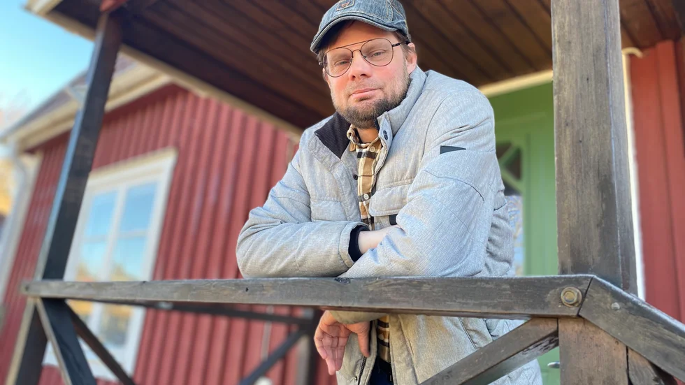Christian Wallertz är ett välkänt namn för de som följt ostkampen i Boxholm. Nu ger han sig in i kommunpolitiken.